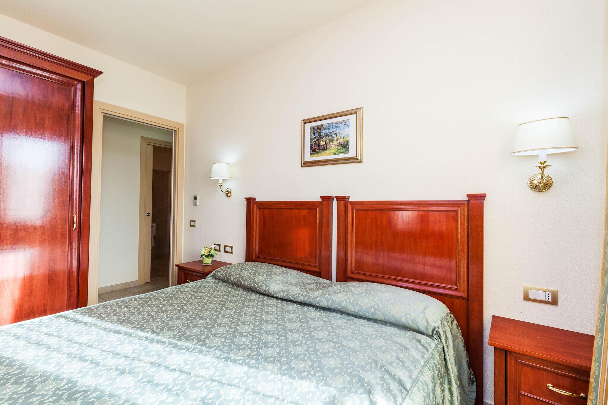 Hotel Regina Elena Ольбия Экстерьер фото