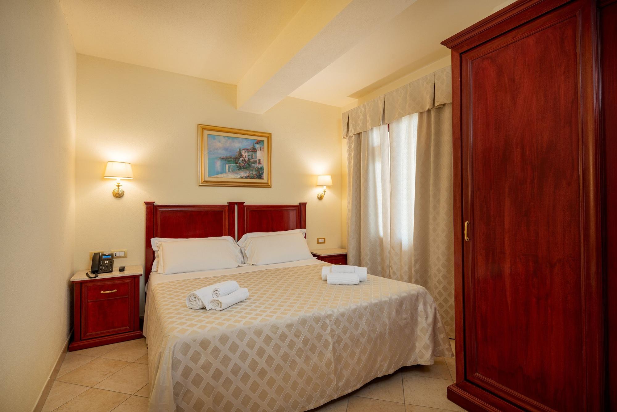 Hotel Regina Elena Ольбия Экстерьер фото