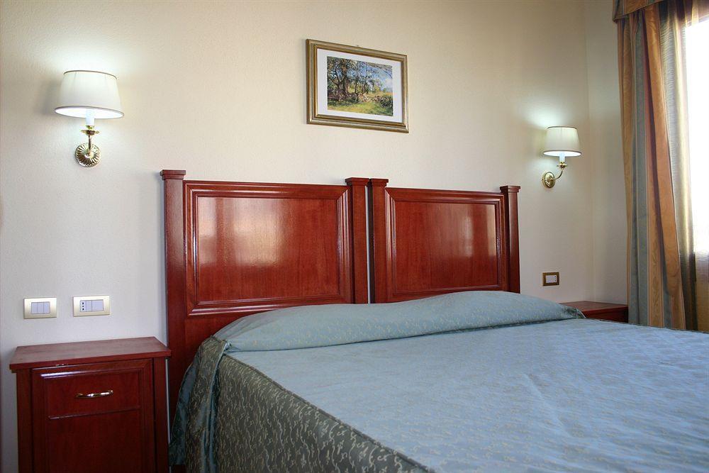 Hotel Regina Elena Ольбия Экстерьер фото